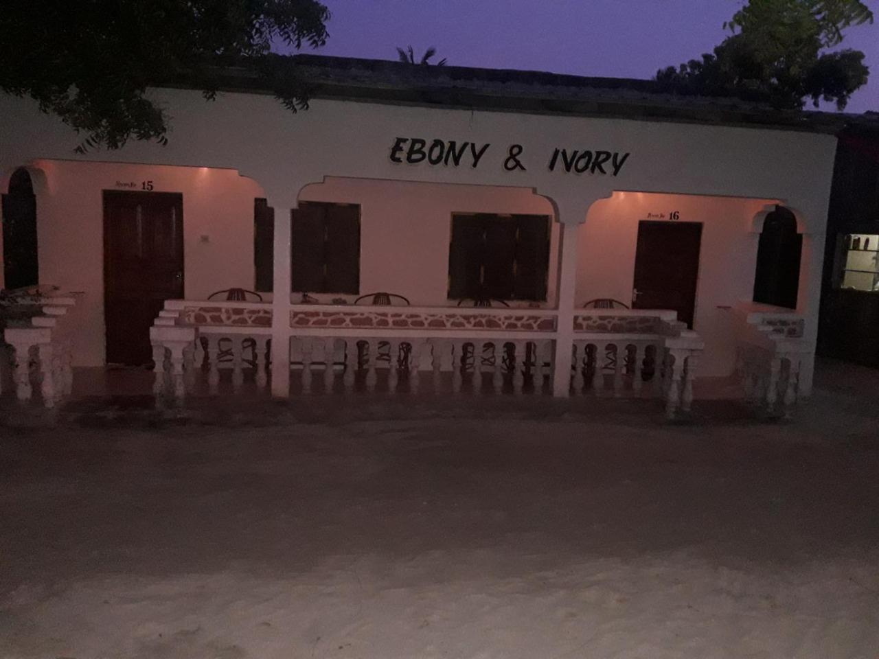 Ebony & Ivory Beach Bungalows ナングウィ エクステリア 写真